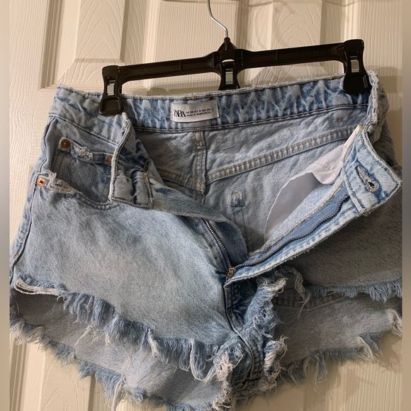 Zara Denim Cutoff Shorts Frayed Distressed High Rise Jeans Shorts Women's US 6 - Picture 4 of 5